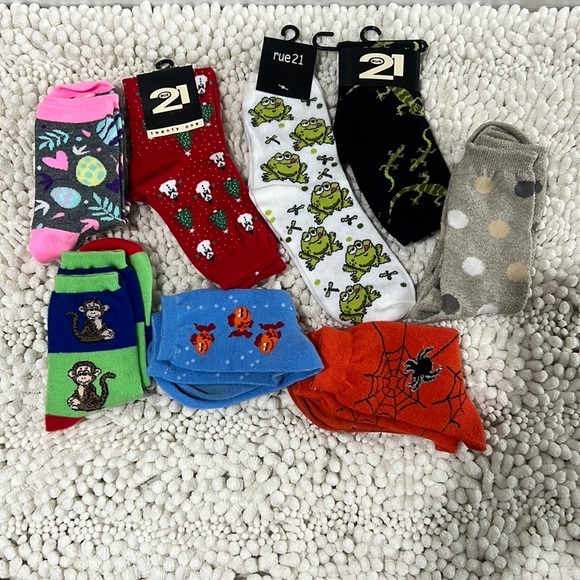 16 Pairs of Fun Socks !! - Picture 2 of 2